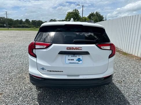 Used 2022 GMC Terrain SLE w/ Driver Convenience Package FWD image 4