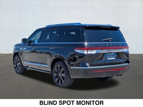 Used 2024 Lincoln Navigator Reserve AWD/4WD image 3