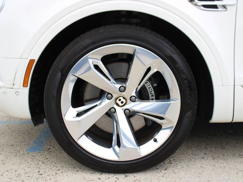 Used 2020 Bentley Bentayga Plug-In Hybrid AWD/4WD image 41