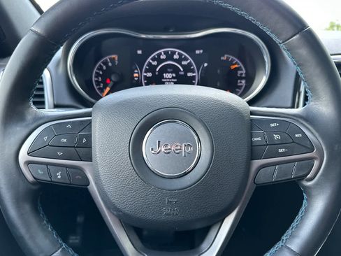 Used 2019 Jeep Grand Cherokee Laredo image 25