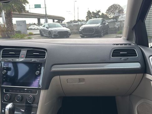 Used 2019 Volkswagen Golf Alltrack SE image 11