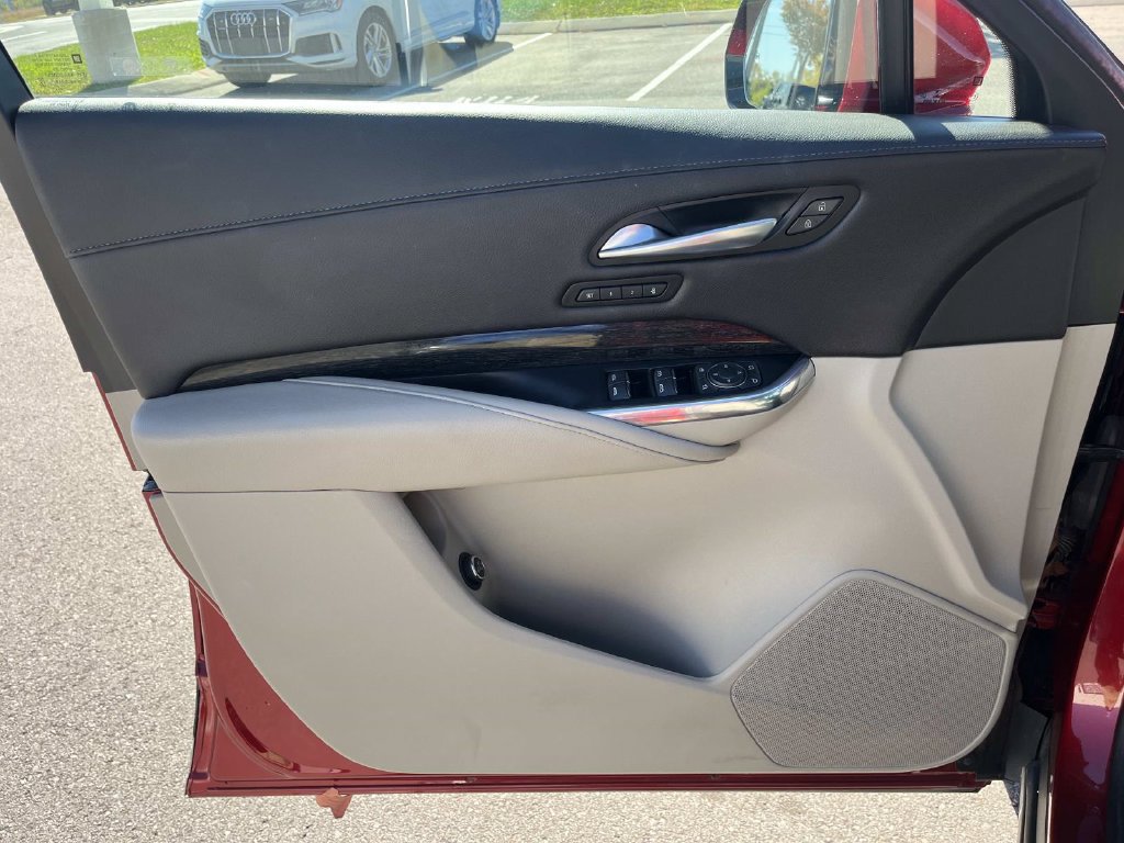 Used 2023 Cadillac XT4 Premium Luxury FWD image 28