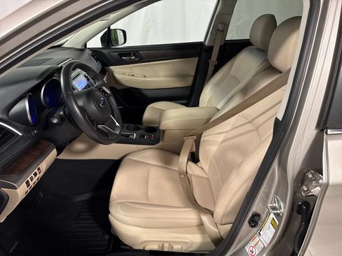 Used 2019 Subaru Outback 2.5i Limited AWD/4WD image 3