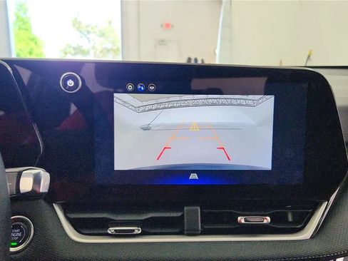 Used 2025 Chevrolet Equinox LT FWD image 25