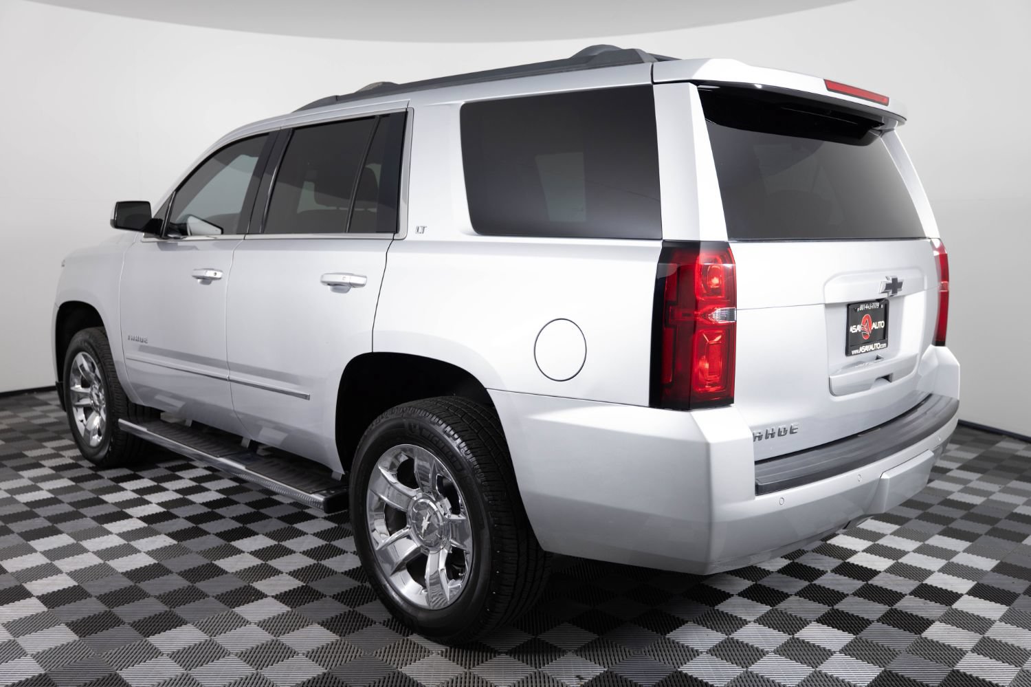 Used 2017 Chevrolet Tahoe LT w/ LT Signature Package AWD/4WD image 5