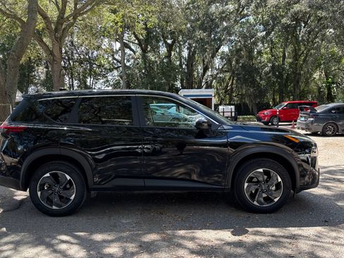 Used 2025 Nissan Rogue SV AWD/4WD image 11