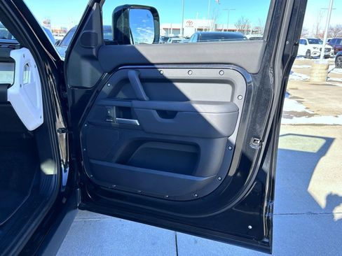 Used 2025 Land Rover Defender 110 S image 16
