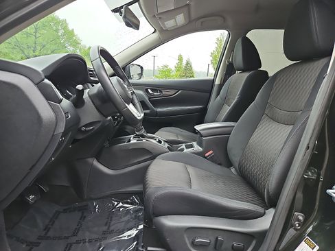 Used 2018 Nissan Rogue SV w/ Premium Package AWD/4WD image 13