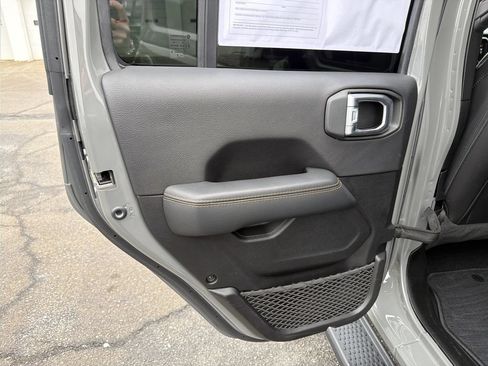 Used 2022 Jeep Wrangler Unlimited Sahara AWD/4WD image 12