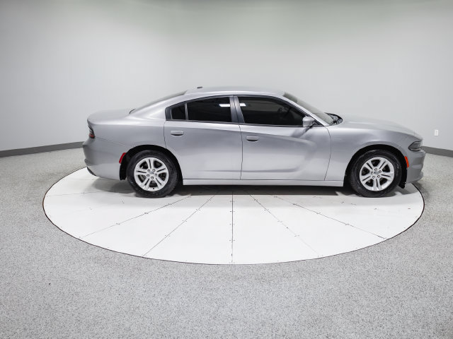 Used 2018 Dodge Charger SXT RWD image 4