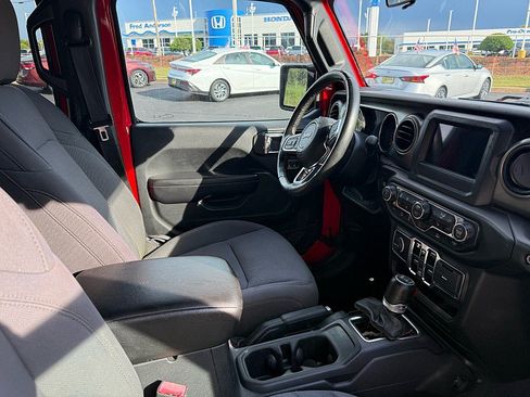 Used 2020 Jeep Gladiator Sport w/ Quick Order Package 24S AWD/4WD image 18