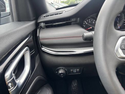 Used 2025 Jeep Compass Trailhawk AWD/4WD image 33