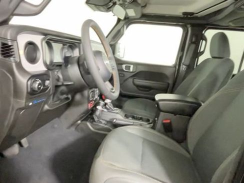 Used 2024 Jeep Wrangler Unlimited AWD/4WD image 25