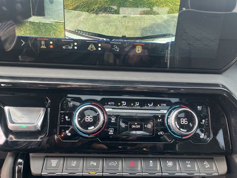 Used 2026 GMC Sierra 2500 AT4X image 28