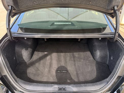 Used 2025 Nissan Altima 2.5 SV FWD image 31