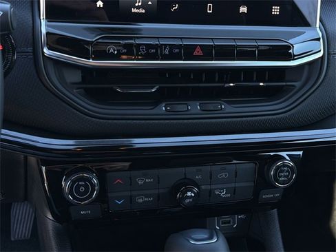 New 2026 Jeep Compass Latitude image 22