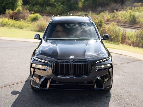 Used 2025 BMW X7 xDrive40i w/ M Sport Package AWD/4WD image 11