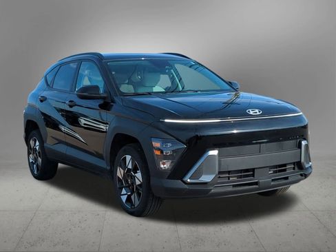 Certified 2025 Hyundai Kona SEL image 8