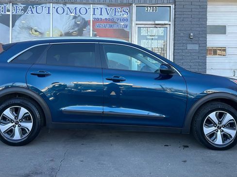Used 2018 Kia Niro LX image 2