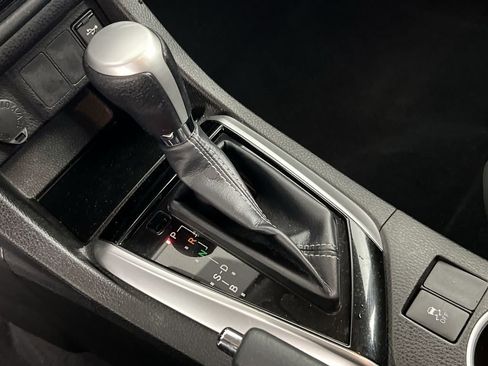 Used 2019 Toyota Corolla LE image 17