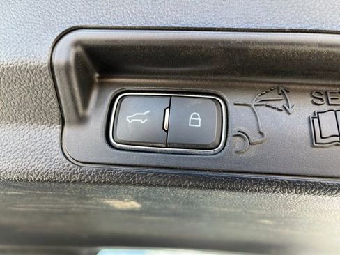 Used 2025 Ford Explorer ST-Line image 11