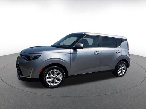 Used 2025 Kia Soul LX w/ LX Technology Package FWD image 8