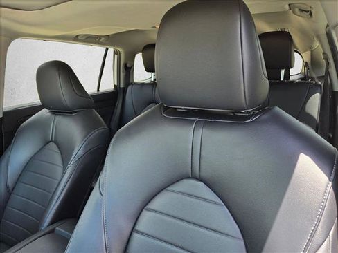 Used 2022 Toyota Highlander XLE FWD image 16