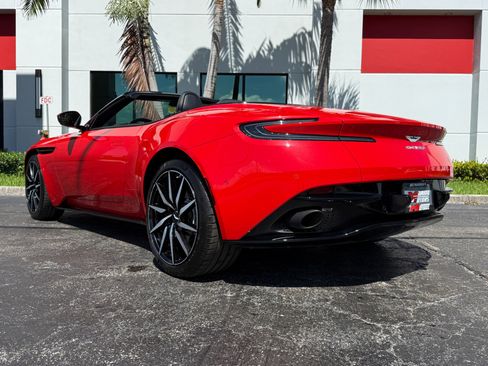 Used 2020 Aston Martin DB11 Volante RWD image 23