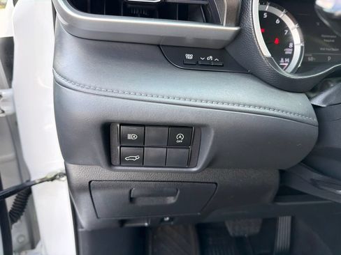 Used 2023 Toyota Highlander XLE AWD/4WD image 26