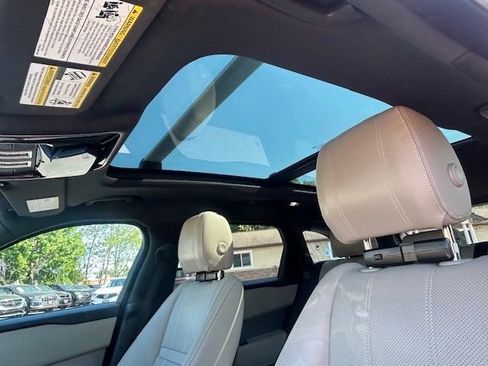 Used 2019 Land Rover Range Rover Velar R-Dynamic SE AWD/4WD image 11