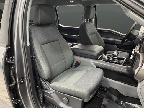 Used 2025 Ford F150 Lightning XLT image 31