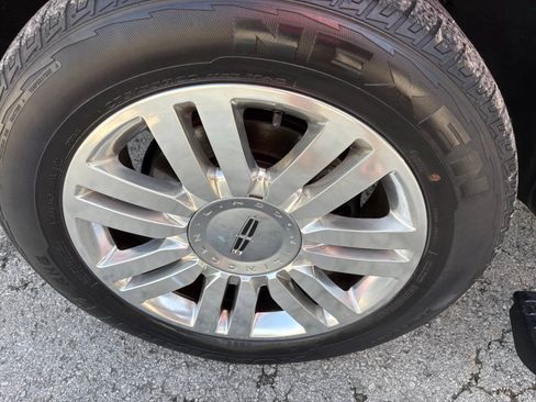 Used 2012 Lincoln Navigator 2WD image 28