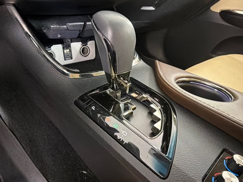 Used 2014 Toyota Avalon Limited image 32