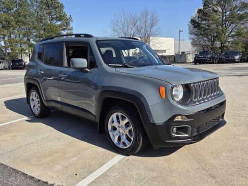 Used 2018 Jeep Renegade Latitude image 1