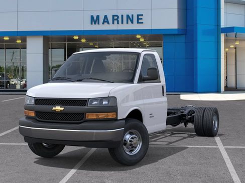 New 2026 Chevrolet Express 3500 w/ Power Convenience Package RWD image 6