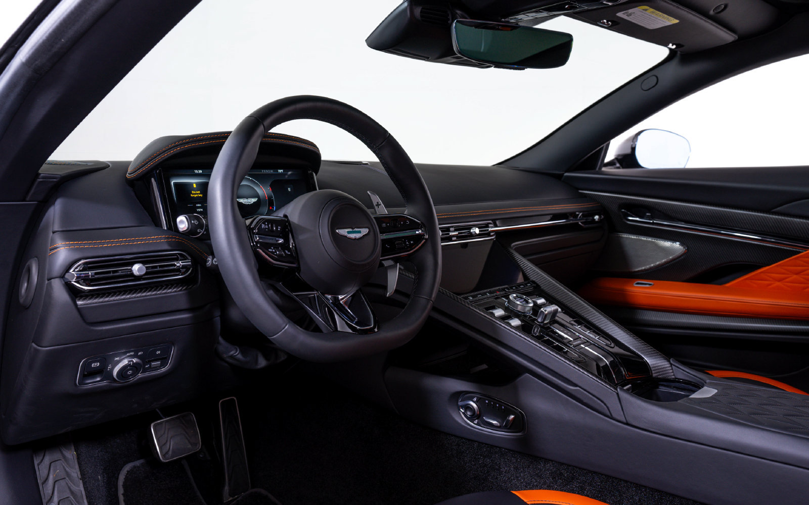 Used 2025 Aston Martin DB12 Coupe RWD image 18