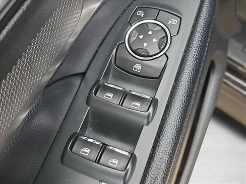 Used 2019 Ford Explorer XLT FWD image 10