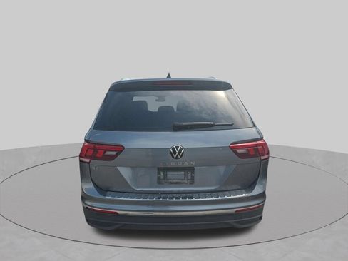 Used 2023 Volkswagen Tiguan SE w/ Panoramic Sunroof Package FWD image 4