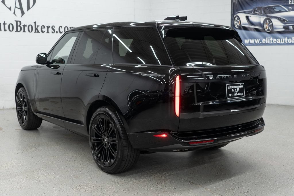 Used 2025 Land Rover Range Rover SE AWD/4WD image 6