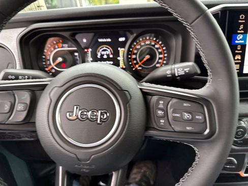 New 2025 Jeep Gladiator Sport image 11