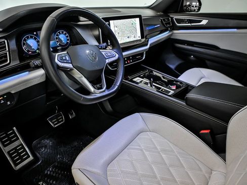 Certified 2025 Volkswagen Atlas Cross Sport SEL Premium R-Line AWD/4WD image 11