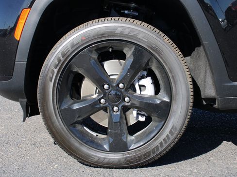 New 2025 Jeep Grand Cherokee L Altitude image 39