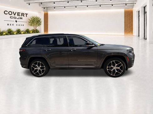 Used 2023 Jeep Grand Cherokee Summit AWD/4WD image 15