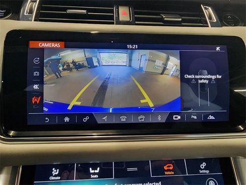 Used 2022 Land Rover Range Rover Sport SVR image 18