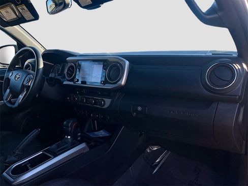 Used 2022 Toyota Tacoma Limited image 30