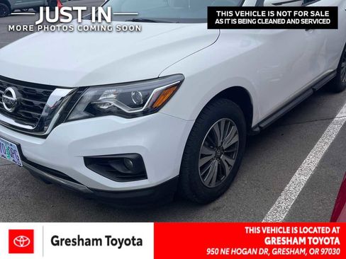 Used 2017 Nissan Pathfinder SV image 1