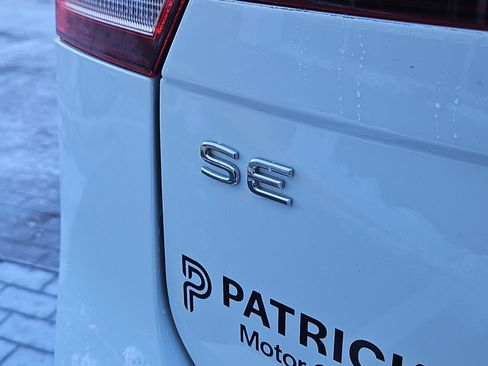 Certified 2022 Volkswagen Tiguan SE w/ Panoramic Sunroof Package image 6