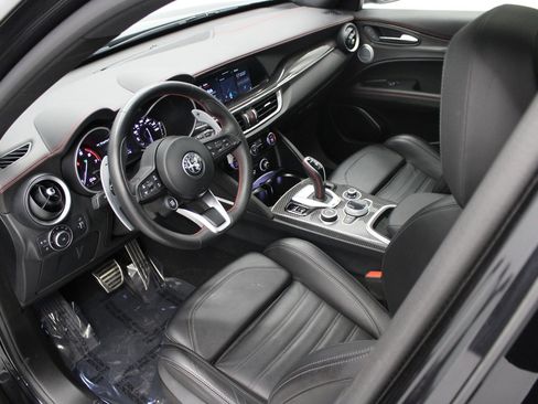 Used 2023 Alfa Romeo Stelvio Estrema image 15