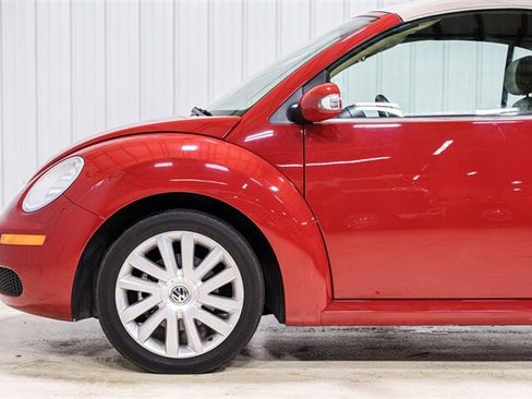 Used 2008 Volkswagen Beetle SE FWD image 3