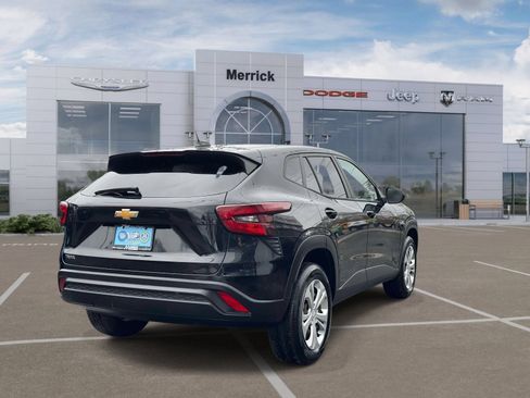 Used 2024 Chevrolet Trax LS FWD image 6
